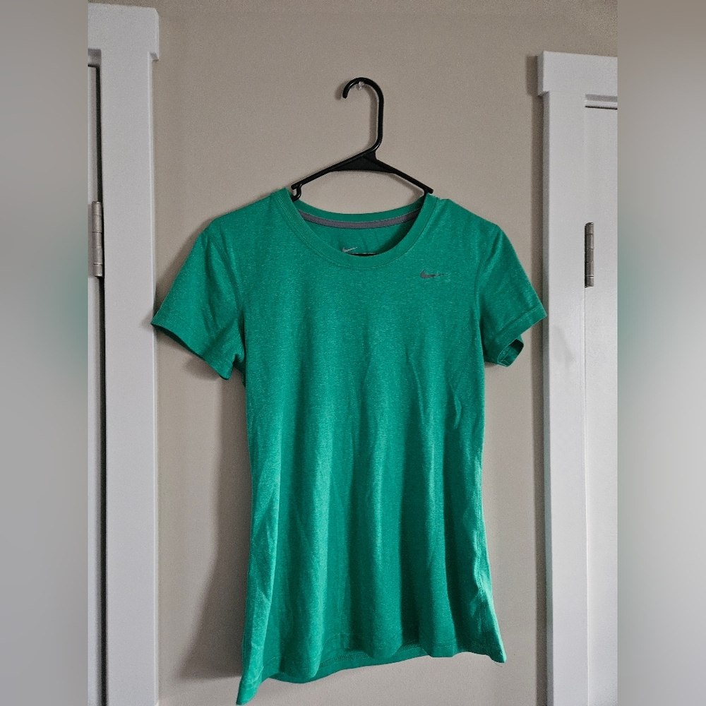 Nike Women's Green T-Shirt Small Dri Fit Active Wear